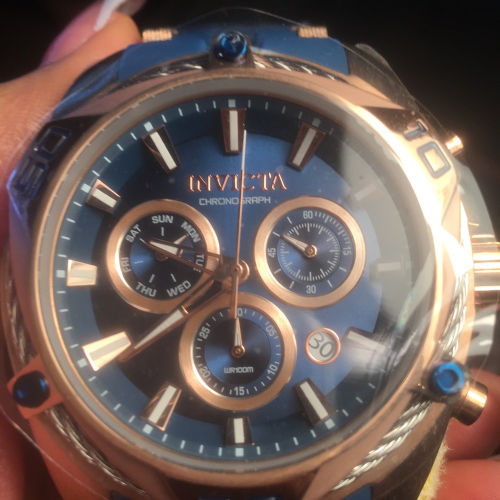 INVICTA MENS WATCH comes with storage case and papers - Picture 2 of 4
